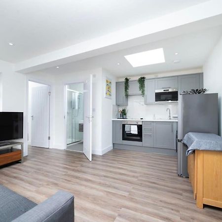 Cozy Single Level Flat With Parking Διαμέρισμα Enfield Εξωτερικό φωτογραφία