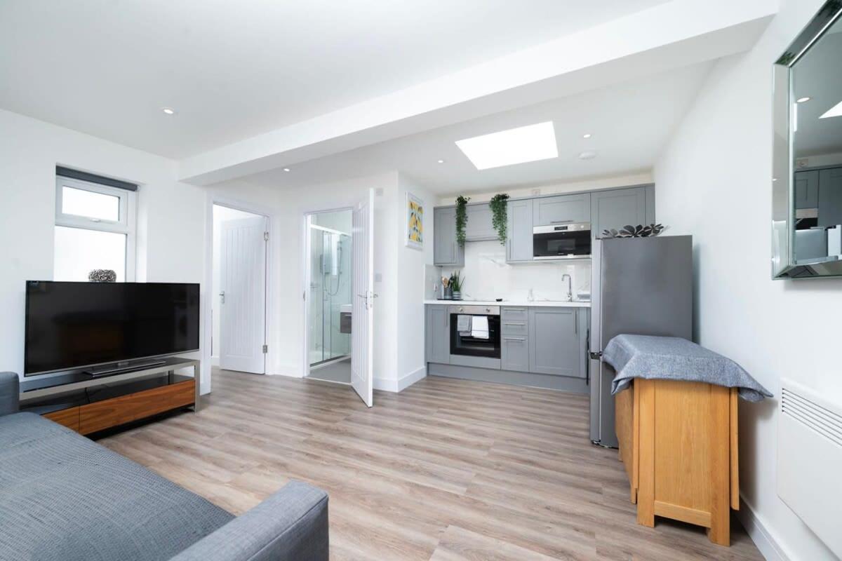 Cozy Single Level Flat With Parking Διαμέρισμα Enfield Εξωτερικό φωτογραφία